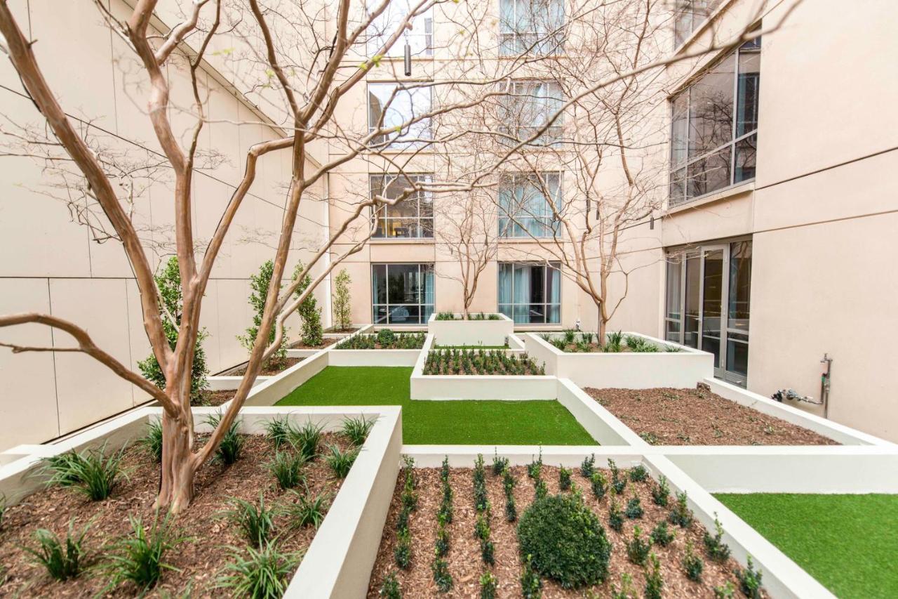 The Westin Melbourne Hotel Exterior foto The courtyard at the new building