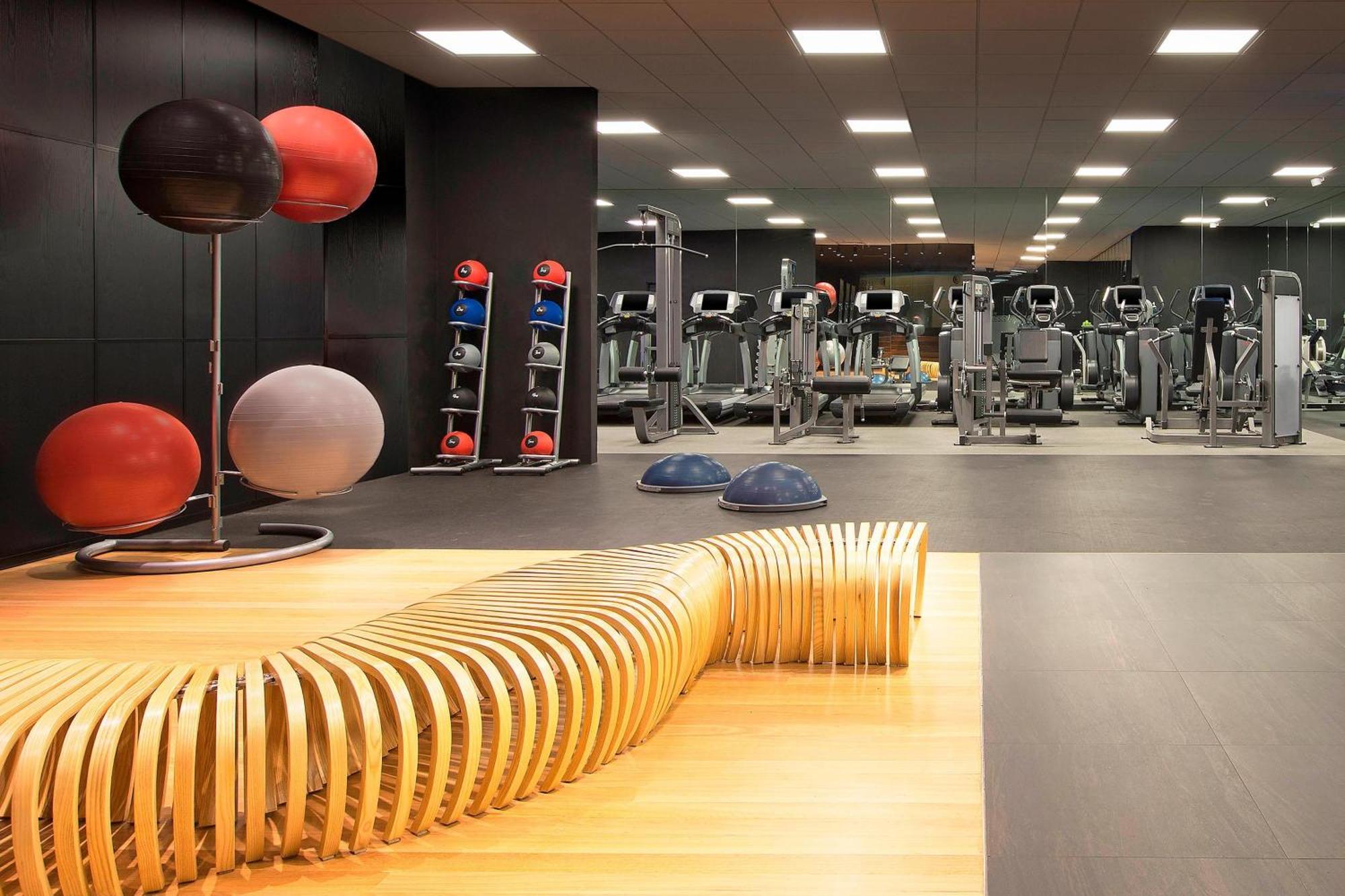 The Westin Melbourne Hotel Exterior foto The gym at The Dorchester